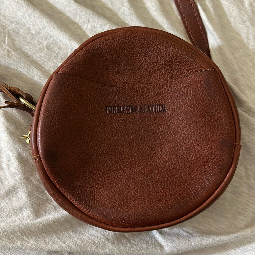 New without tag Portland Leather bag, 18cm diameter